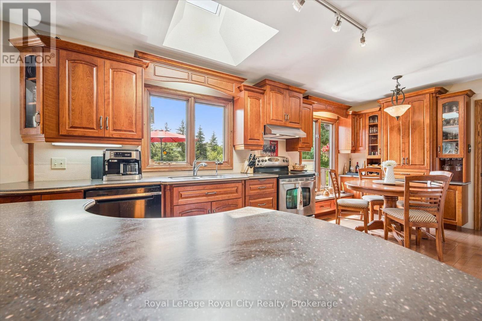 5792 8th Line E, Guelph/eramosa, Ontario  N0B 1B0 - Photo 11 - X12286878
