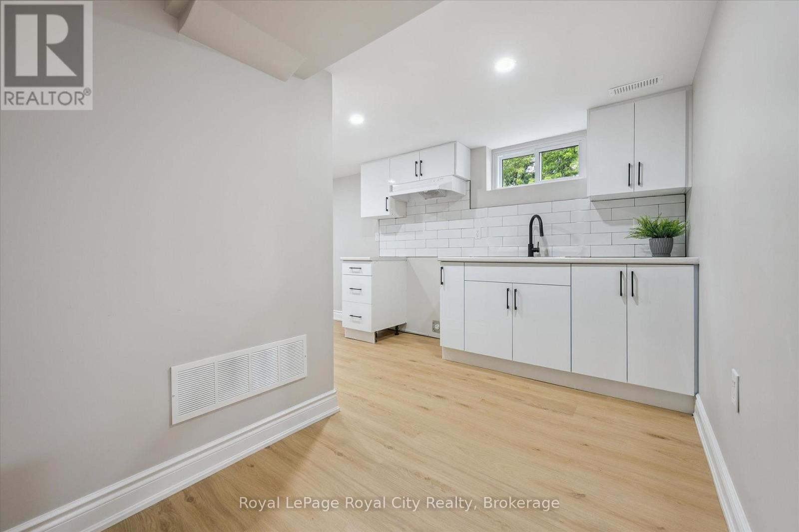 56 Dover Street, Waterloo, Ontario  N2J 1Z1 - Photo 32 - X12286892