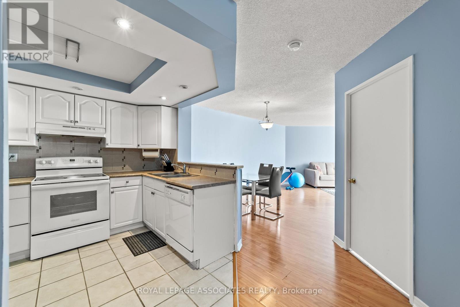 609 - 350 Alton Towers Circle, Toronto, Ontario  M1V 5E3 - Photo 7 - E12286718
