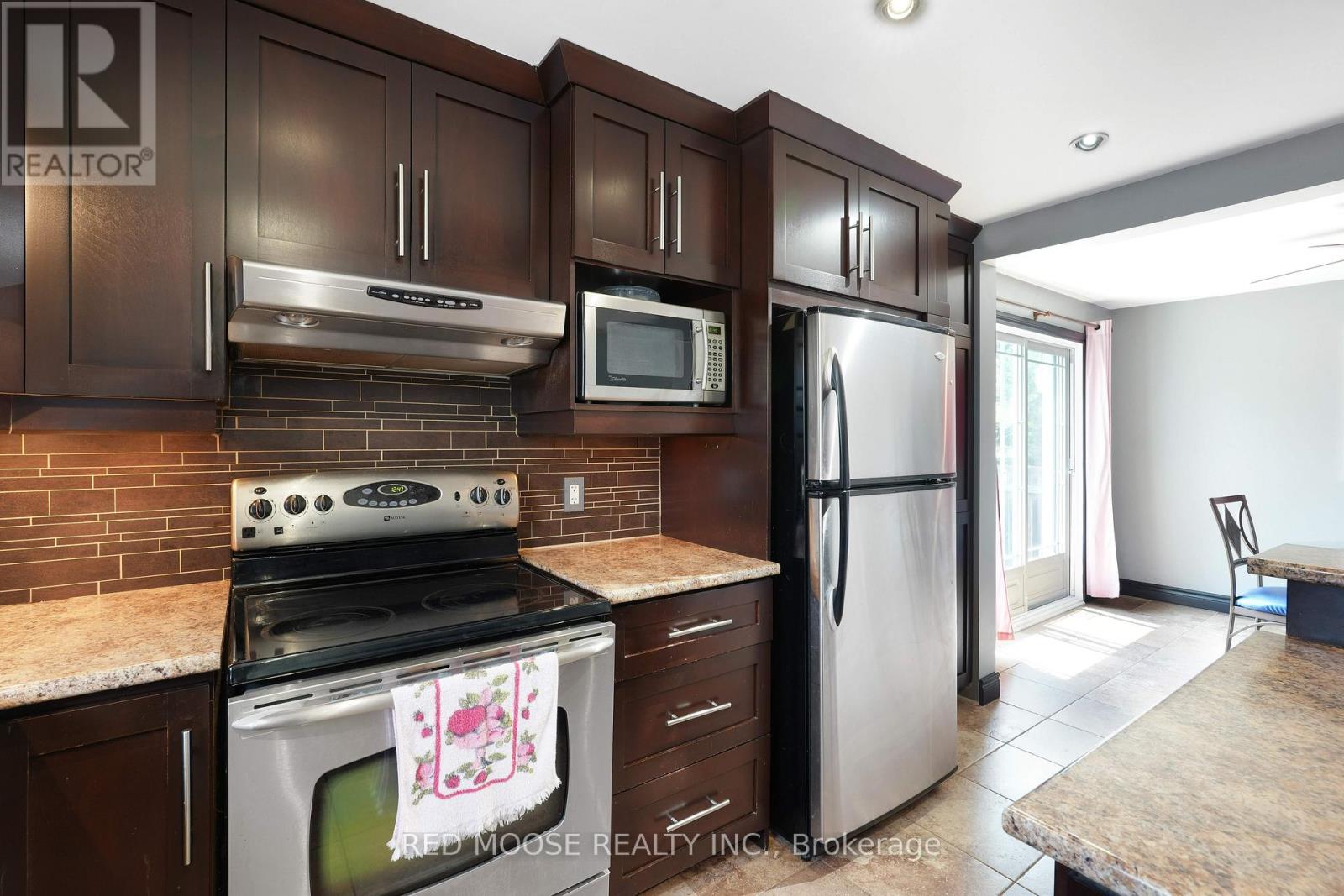 694 De L'eglise Street, Ottawa, Ontario  K1K 3K2 - Photo 12 - X12286832