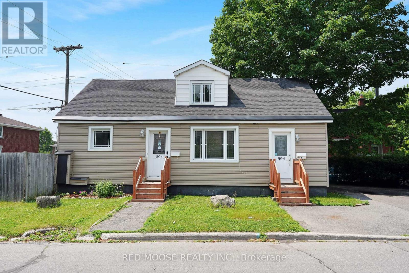 Property at 694 DE L'EGLISE STREET image 2