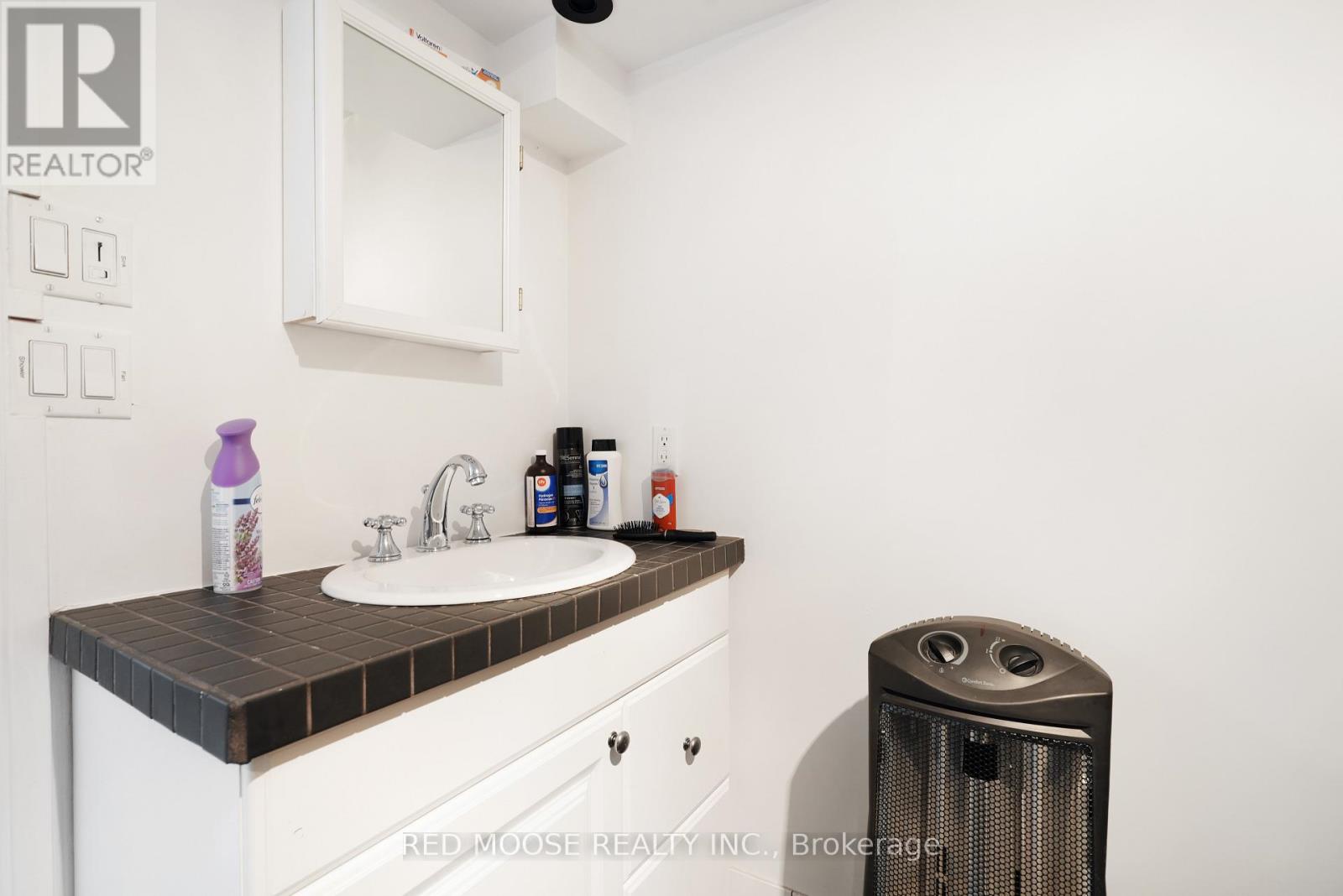 694 De L'eglise Street, Ottawa, Ontario  K1K 3K2 - Photo 20 - X12286832