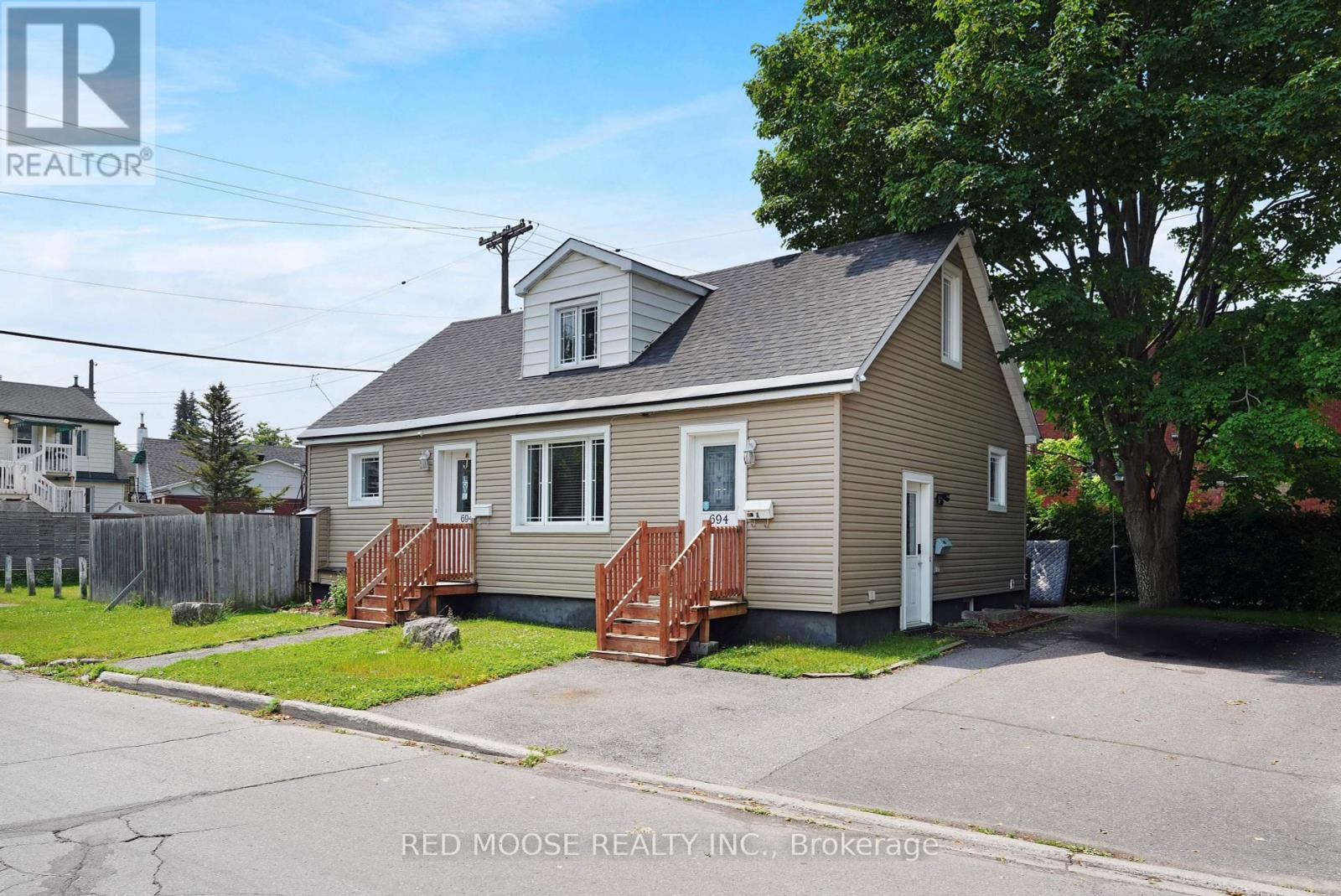 Property at 694 DE L'EGLISE STREET image 3