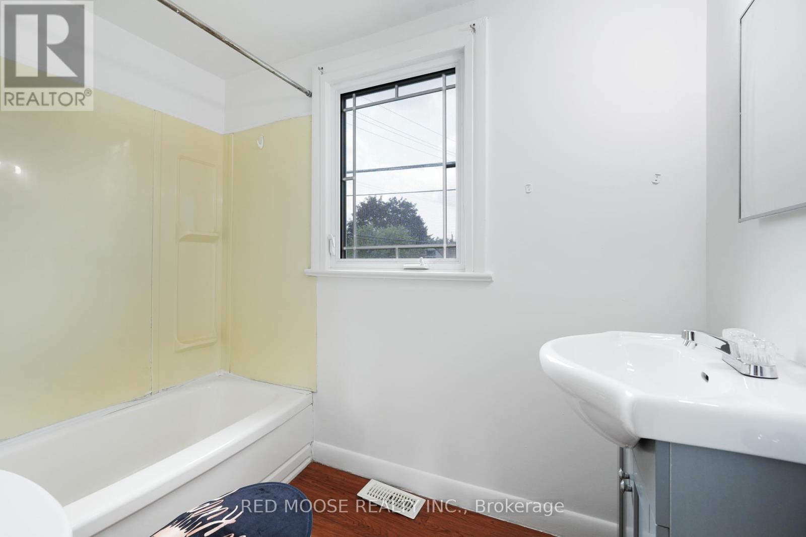 694 De L'eglise Street, Ottawa, Ontario  K1K 3K2 - Photo 37 - X12286832