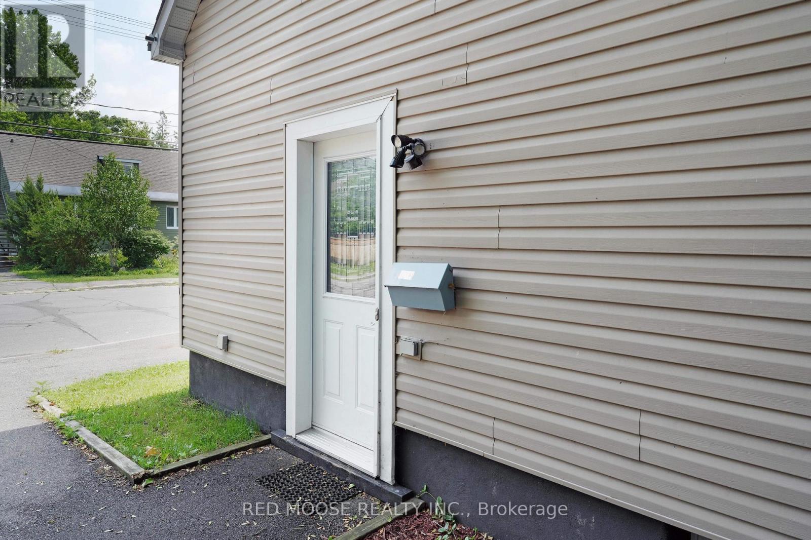 Property at 694 DE L'EGLISE STREET image 5