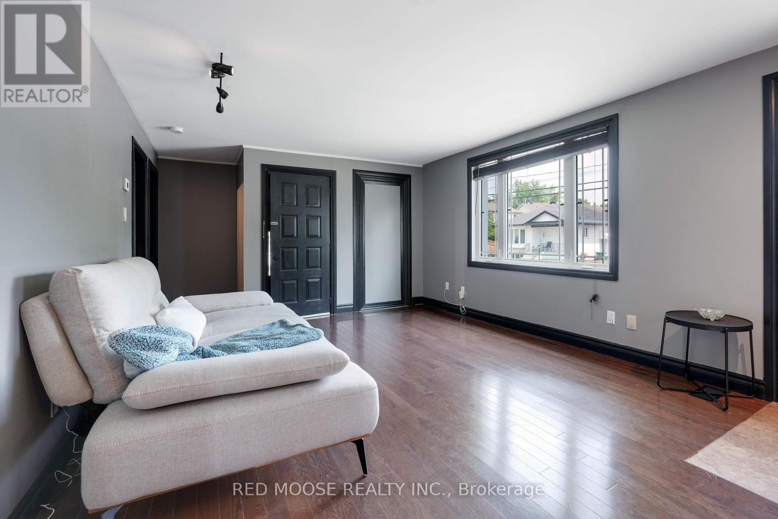 694 De L'eglise Street, Ottawa, Ontario  K1K 3K2 - Photo 7 - X12286832