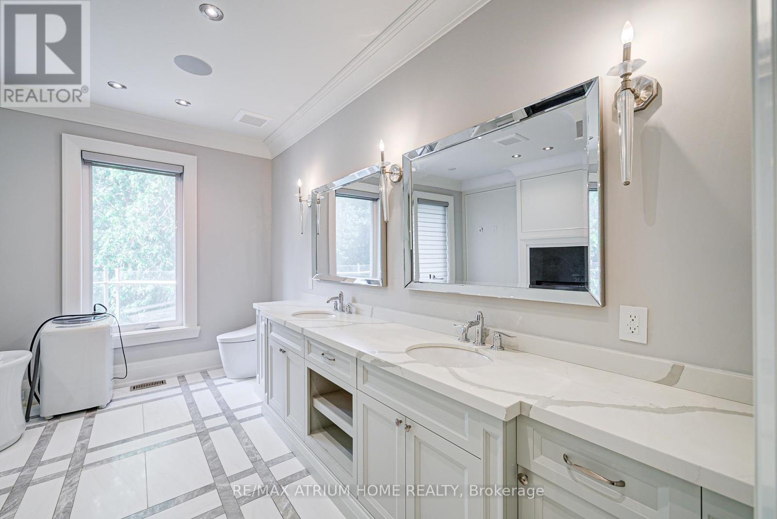 45 Boyle Drive, Richmond Hill (South Richvale), Ontario  L4C 6C8 - Photo 28 - N12286777