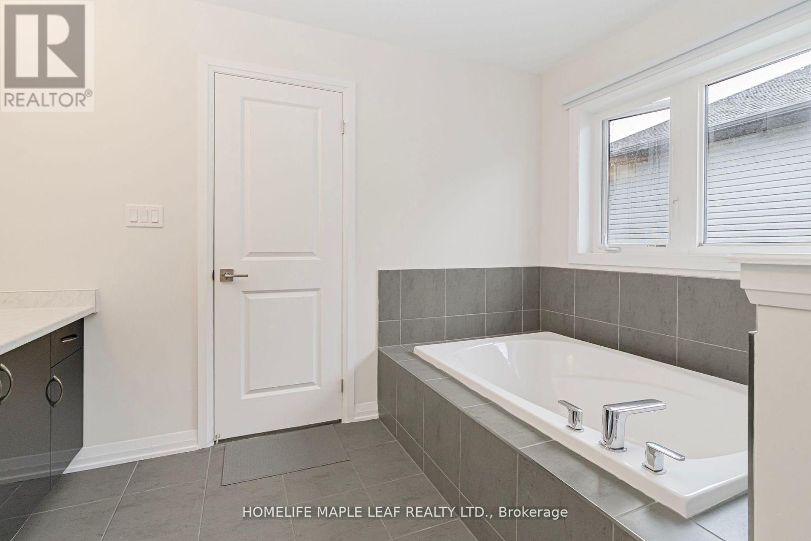 3153 Searidge Street, Severn, Ontario  L3V 8R1 - Photo 30 - S12286739