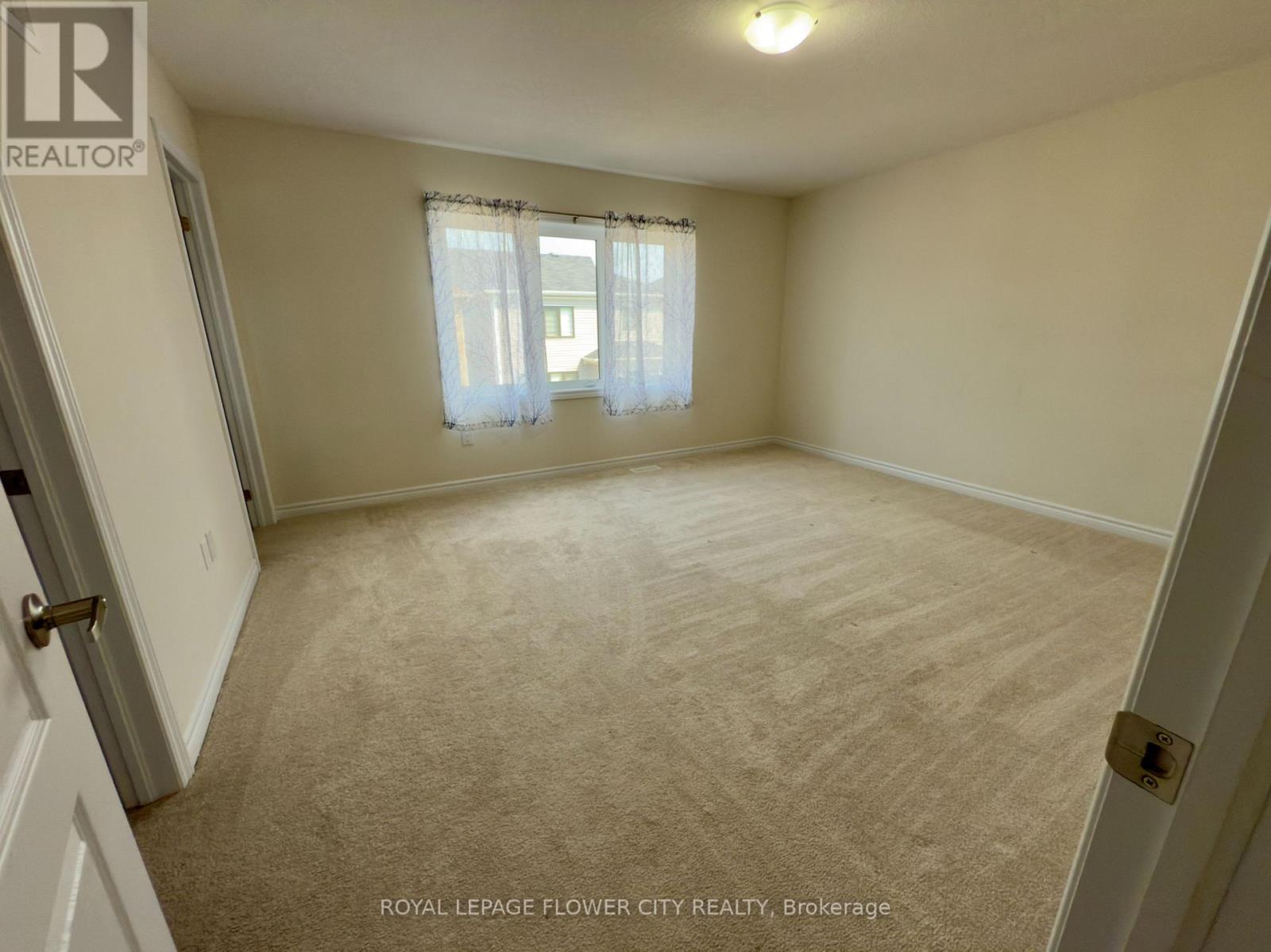 60 Whithorn Crescent, Haldimand, Ontario  N3W 0E5 - Photo 11 - X12286712