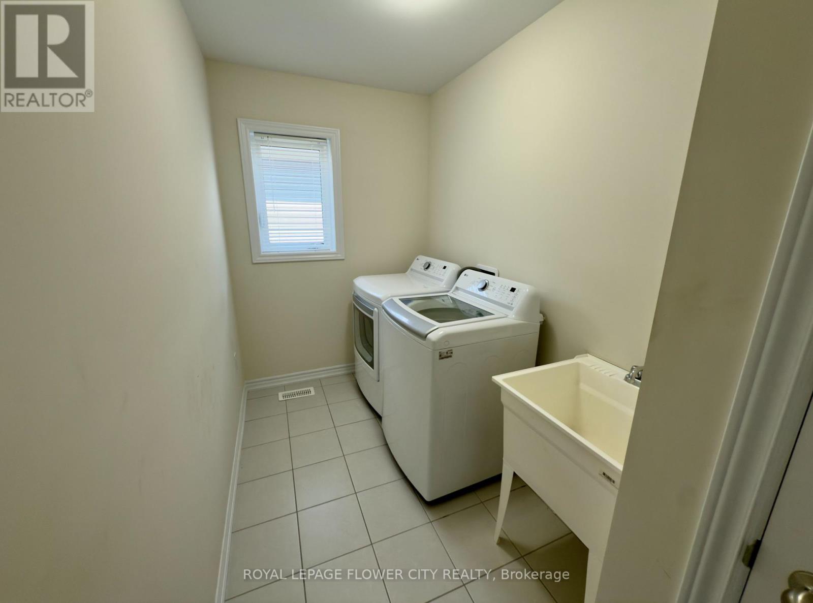 60 Whithorn Crescent, Haldimand, Ontario  N3W 0E5 - Photo 15 - X12286712