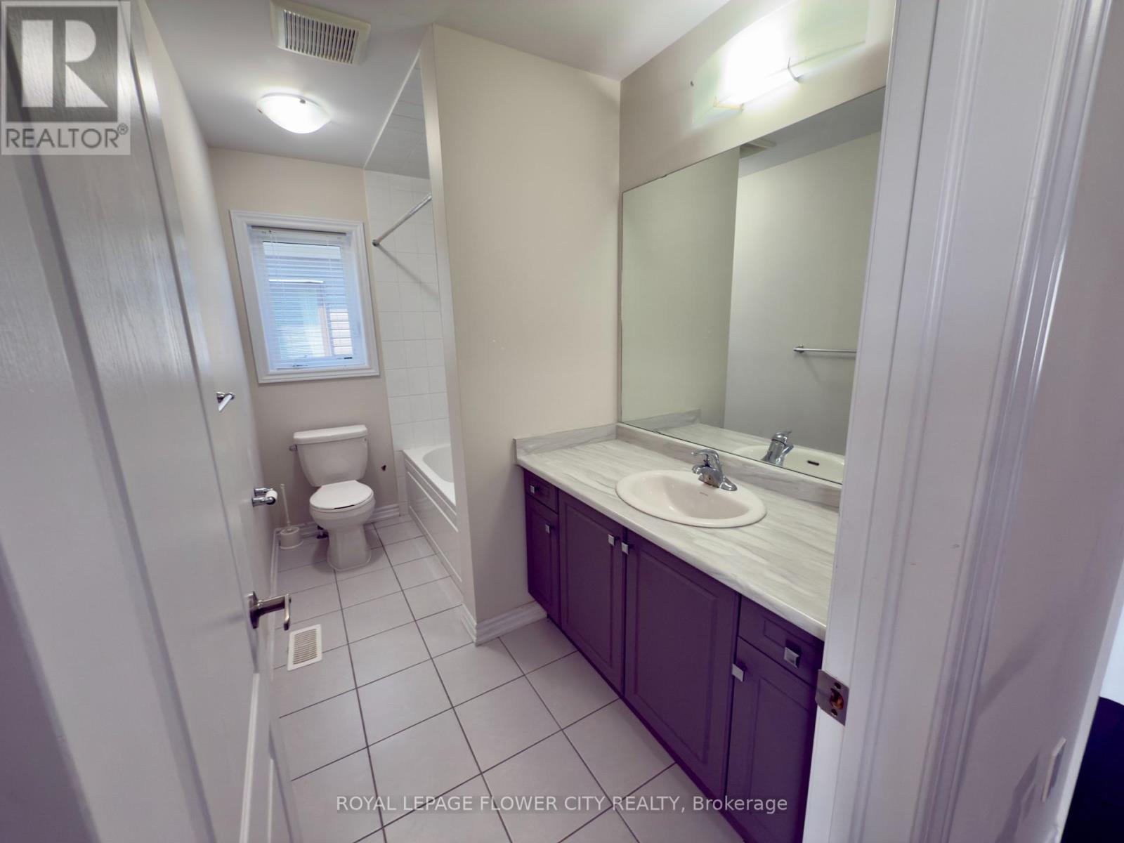 60 Whithorn Crescent, Haldimand, Ontario  N3W 0E5 - Photo 16 - X12286712