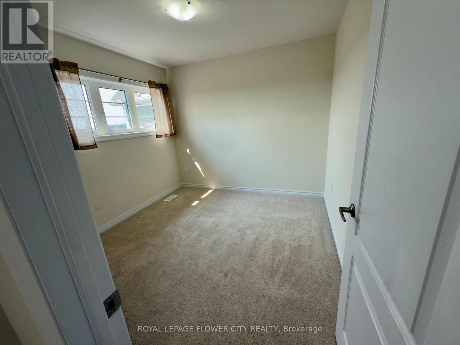 60 Whithorn Crescent, Haldimand, Ontario  N3W 0E5 - Photo 17 - X12286712
