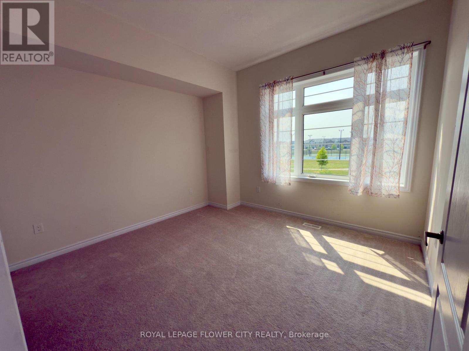 60 Whithorn Crescent, Haldimand, Ontario  N3W 0E5 - Photo 18 - X12286712