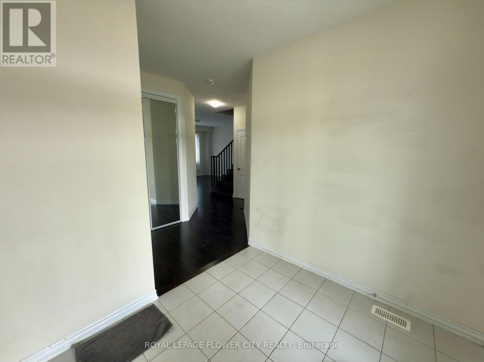 60 Whithorn Crescent, Haldimand, Ontario  N3W 0E5 - Photo 2 - X12286712