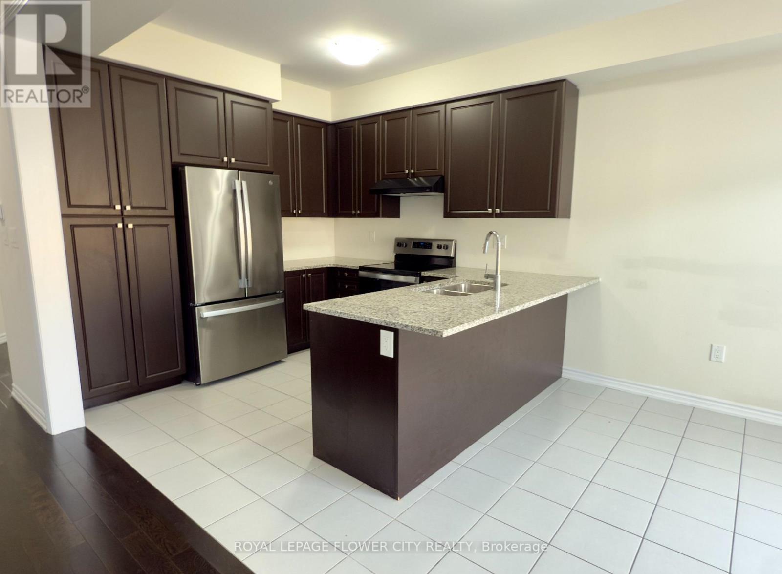 60 Whithorn Crescent, Haldimand, Ontario  N3W 0E5 - Photo 4 - X12286712
