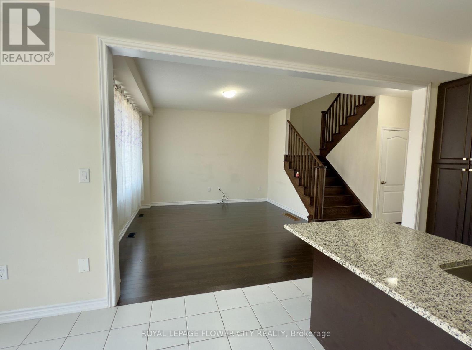 60 Whithorn Crescent, Haldimand, Ontario  N3W 0E5 - Photo 6 - X12286712