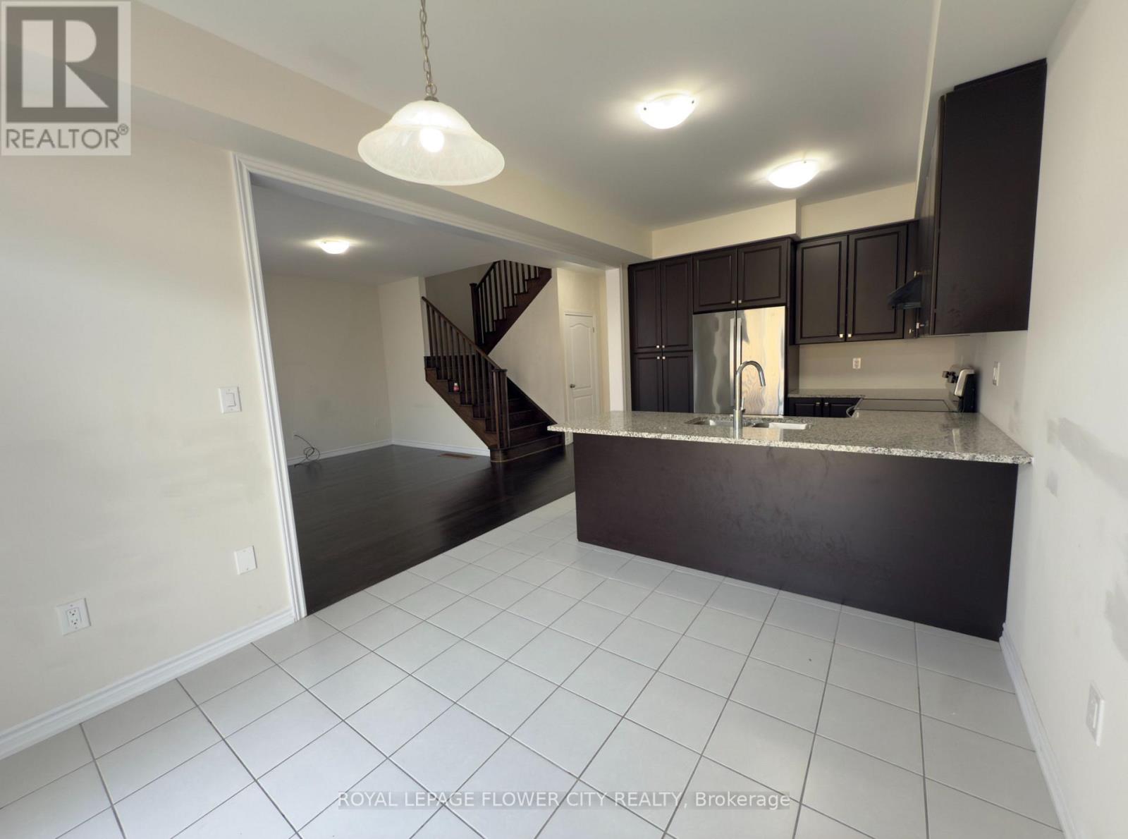 60 Whithorn Crescent, Haldimand, Ontario  N3W 0E5 - Photo 7 - X12286712