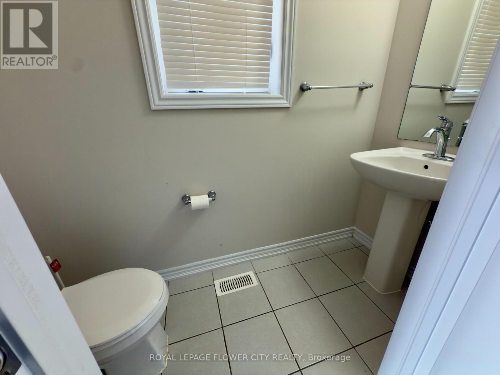 60 Whithorn Crescent, Haldimand, Ontario  N3W 0E5 - Photo 9 - X12286712