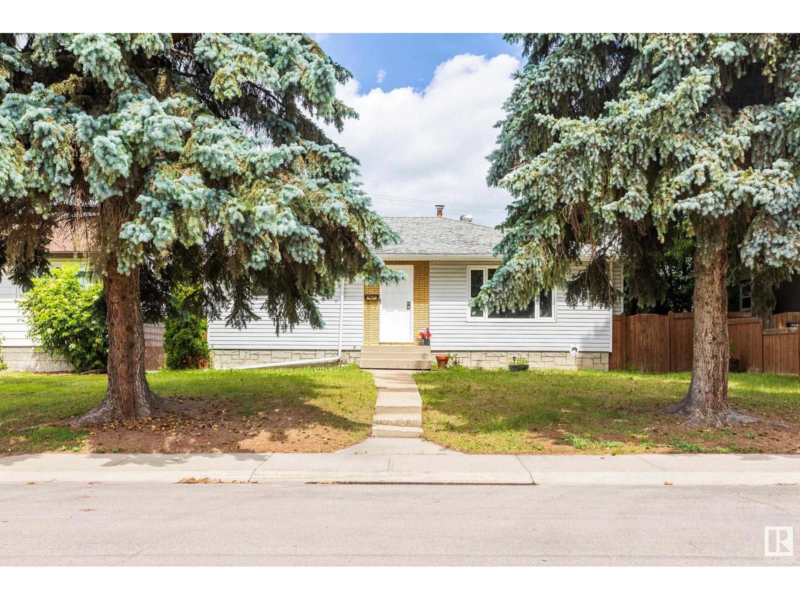 Property at 13116 136 AV NW image 1