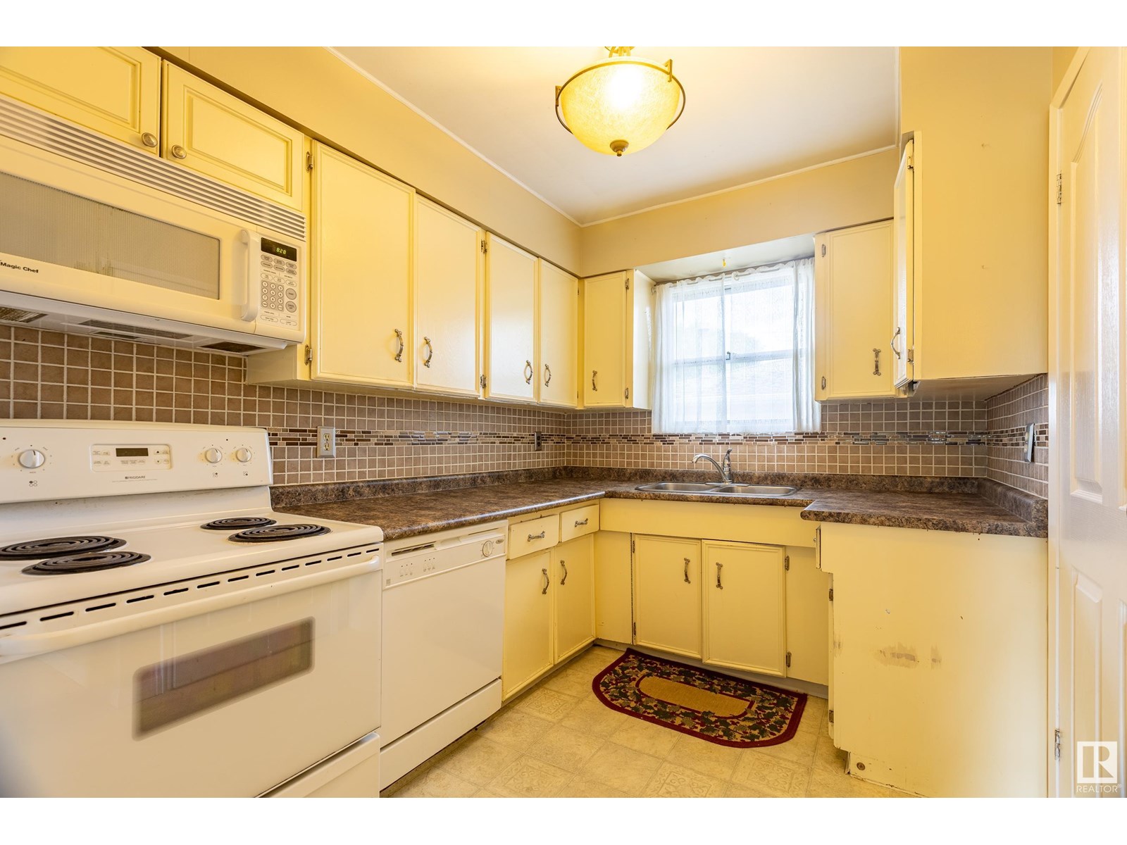 13116 136 Av Nw, Edmonton, Alberta  T5L 4B3 - Photo 12 - E4447869