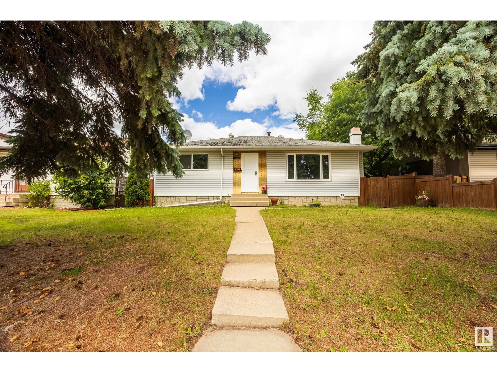 Property at 13116 136 AV NW image 2