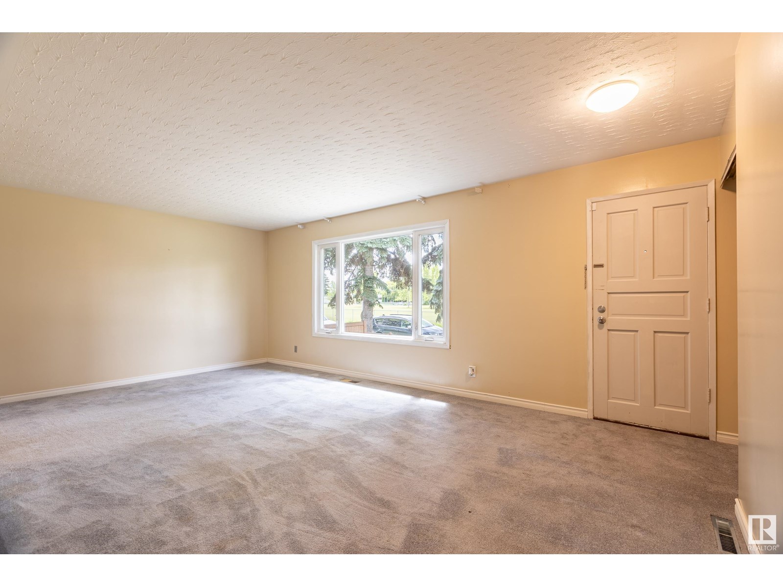 Property at 13116 136 AV NW image 5