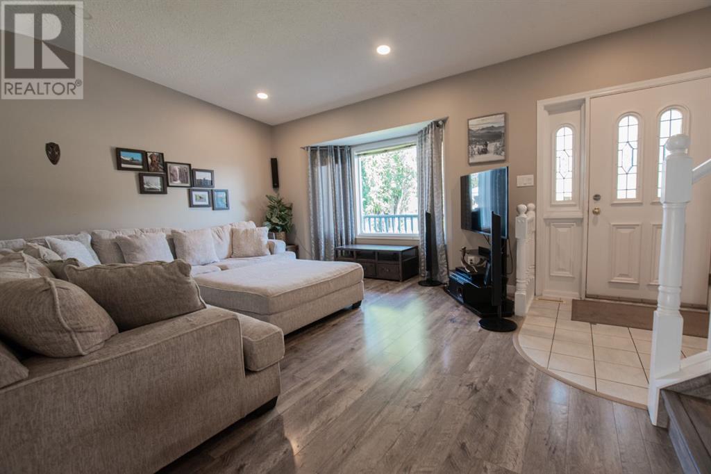 Property at 9609 72 Avenue image 4