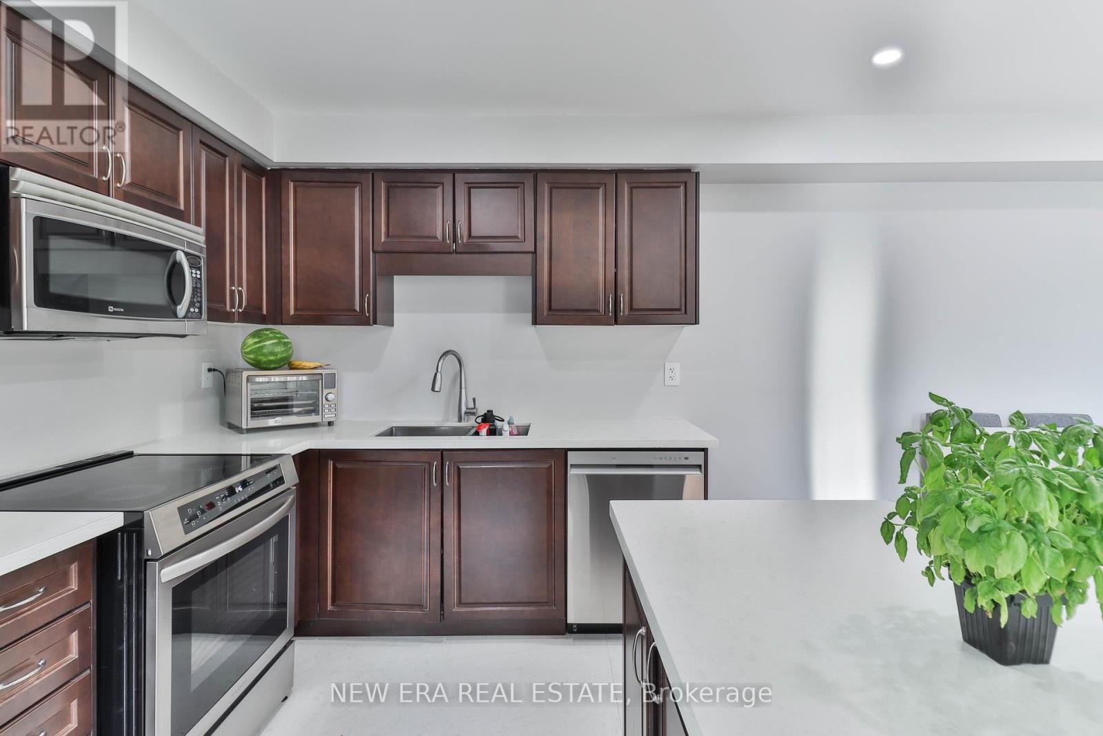 331 Davos Road, Vaughan (Vellore Village), Ontario  L4H 0M8 - Photo 16 - N12286910