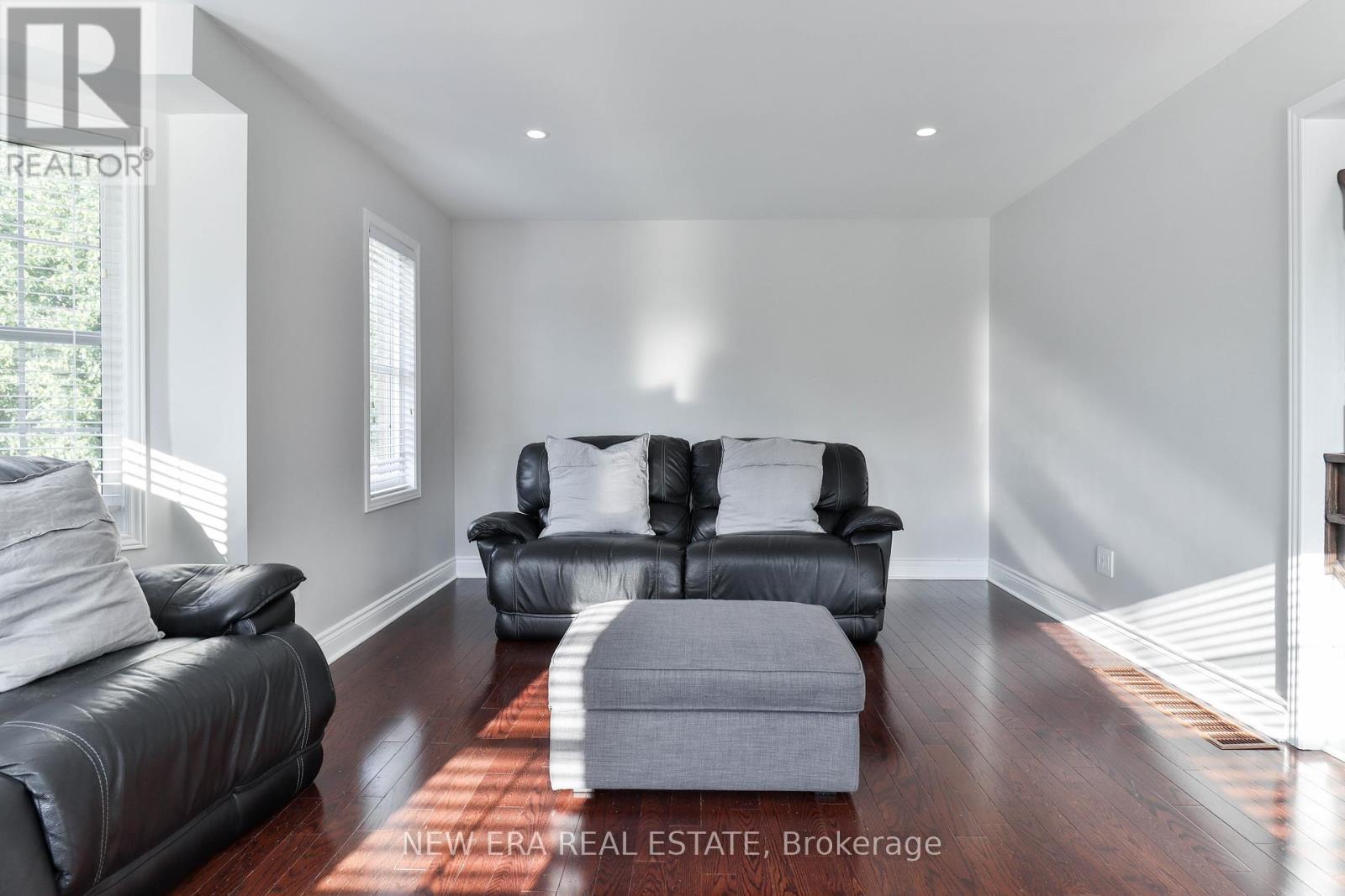 331 Davos Road, Vaughan (Vellore Village), Ontario  L4H 0M8 - Photo 6 - N12286910