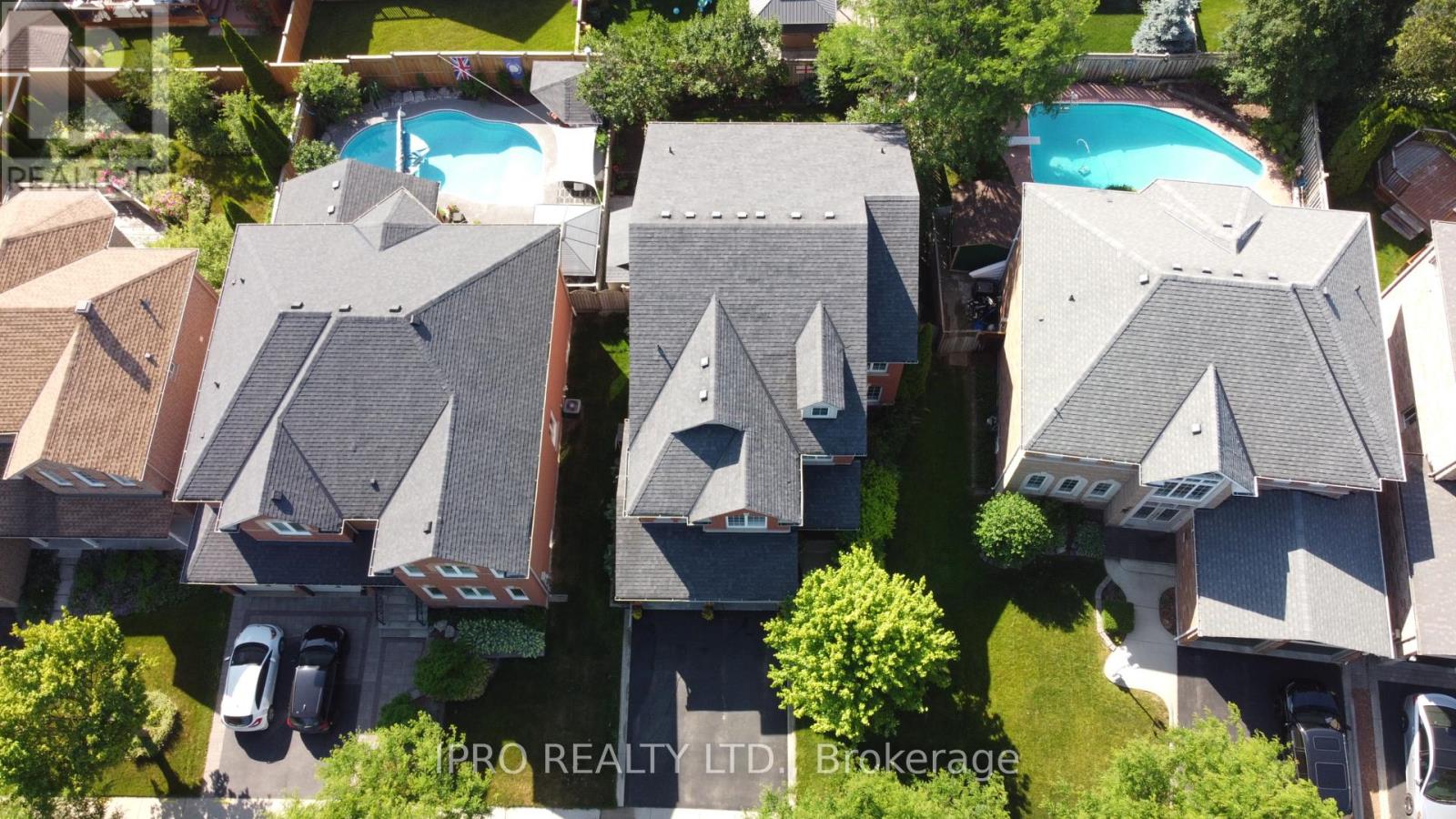 Property at 10 BERTON BOULEVARD image 3