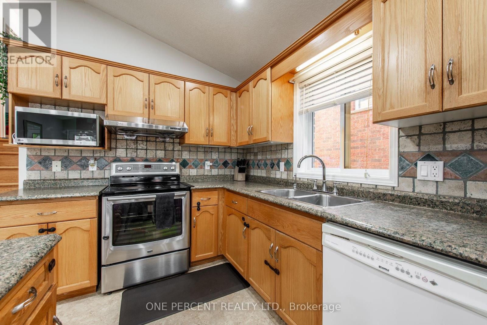 53 Biscayne Crescent, Orangeville, Ontario  L9W 5B2 - Photo 11 - W12286789