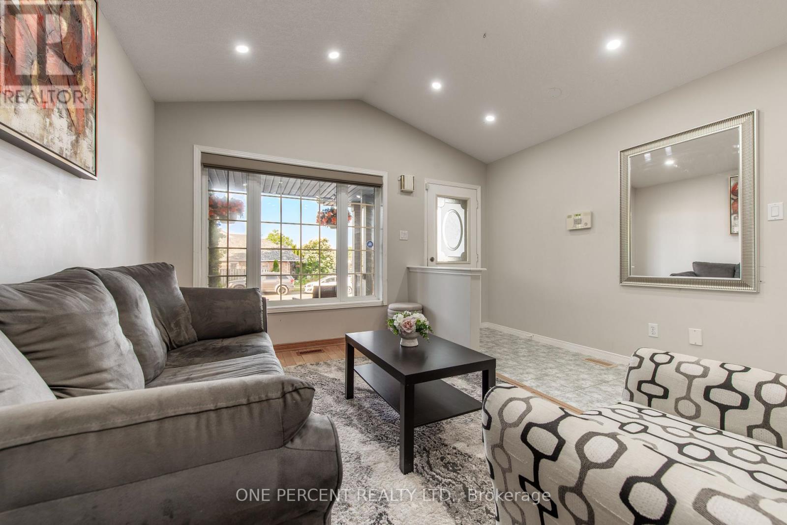 53 Biscayne Crescent, Orangeville, Ontario  L9W 5B2 - Photo 7 - W12286789