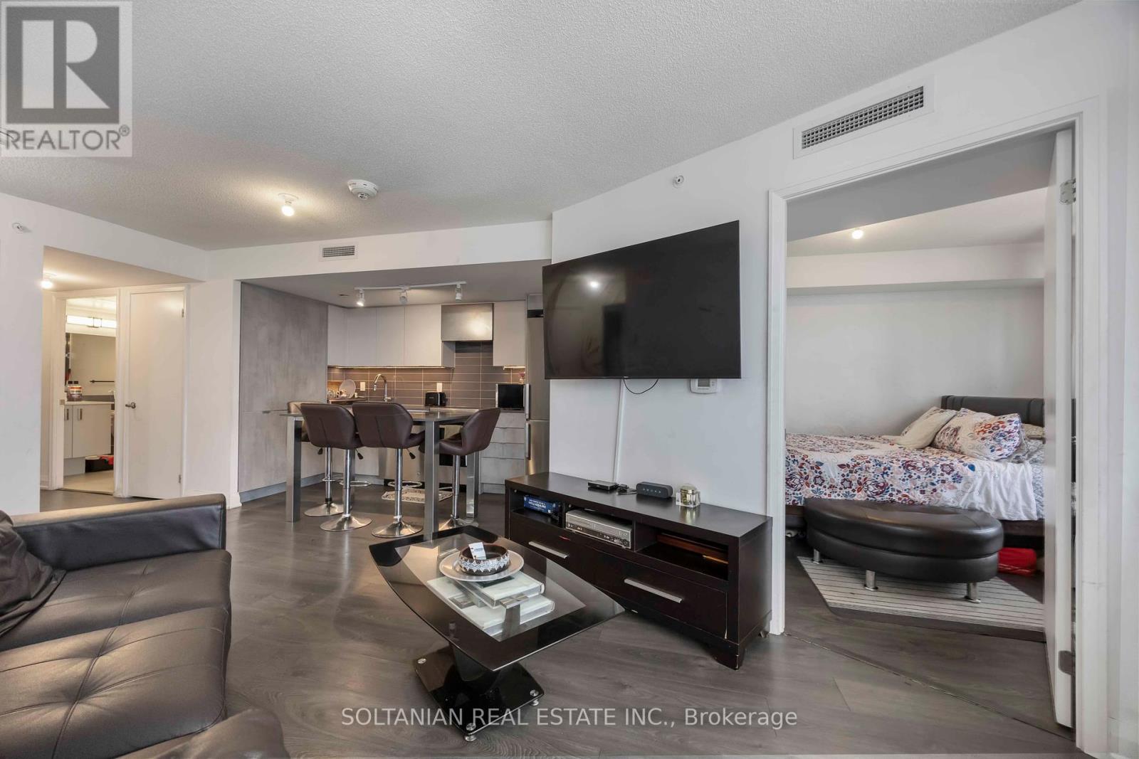 1307 - 30 Gibbs Road, Toronto, Ontario  M9B 6L6 - Photo 13 - W12286843