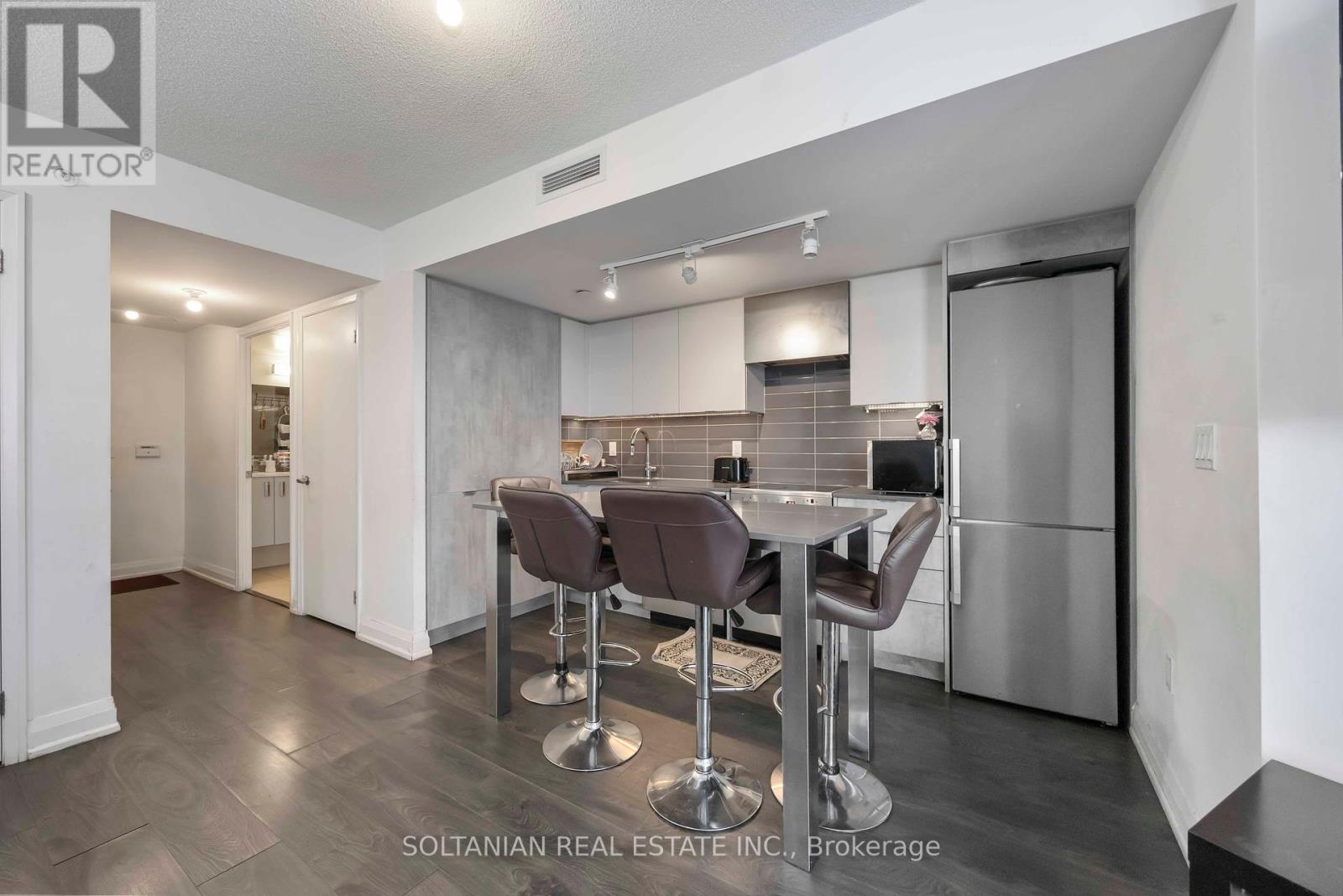 1307 - 30 Gibbs Road, Toronto, Ontario  M9B 6L6 - Photo 8 - W12286843