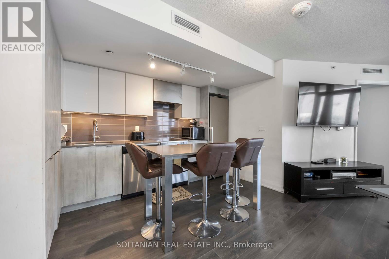 1307 - 30 Gibbs Road, Toronto, Ontario  M9B 6L6 - Photo 9 - W12286843