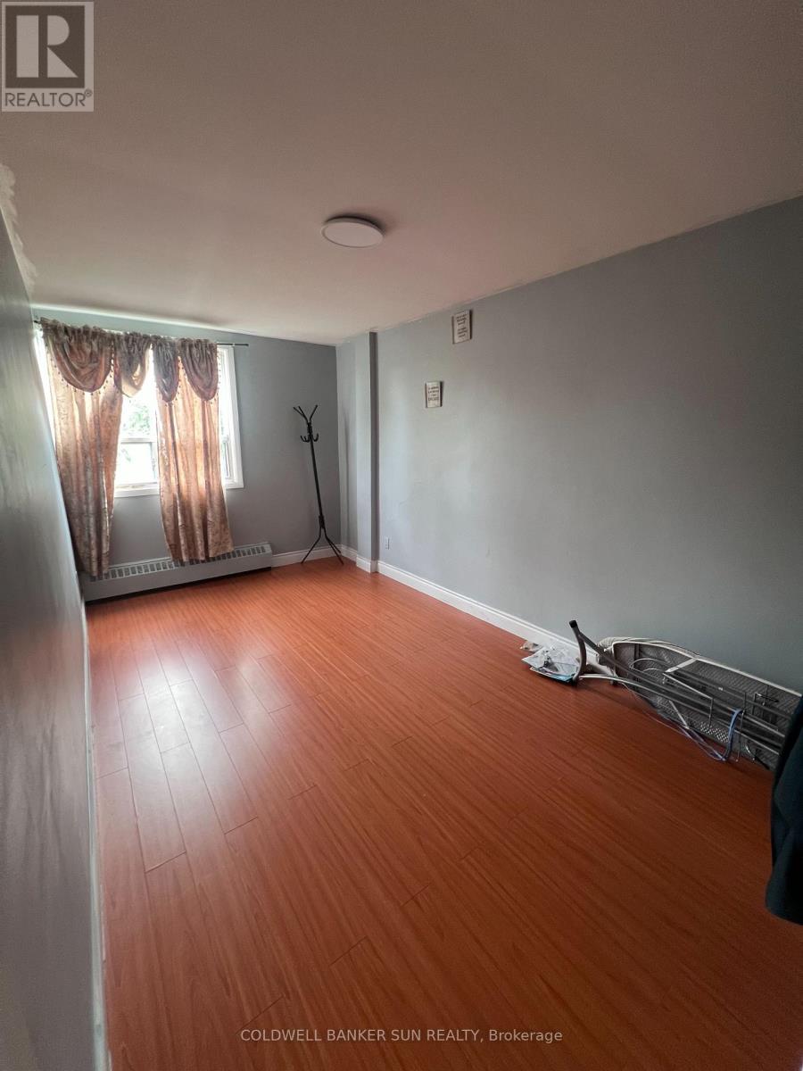 7066 Airport Road, Mississauga (Malton), Ontario  L4T 2G8 - Photo 12 - W12286875