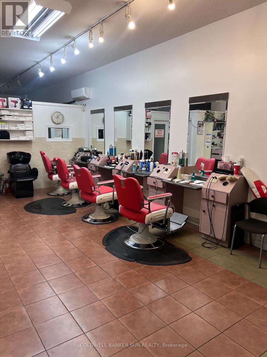 7066 Airport Road, Mississauga (Malton), Ontario  L4T 2G8 - Photo 3 - W12286875