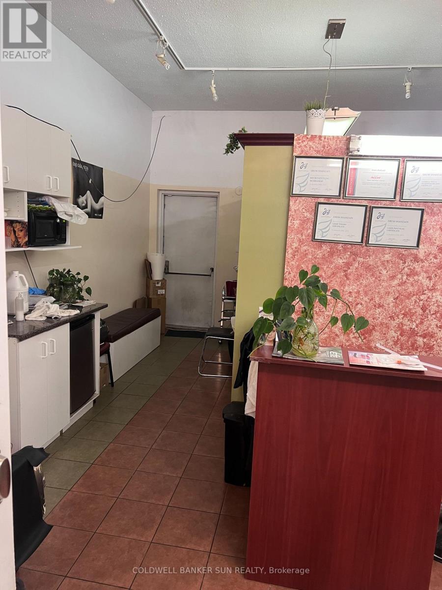 7066 Airport Road, Mississauga (Malton), Ontario  L4T 2G8 - Photo 7 - W12286875
