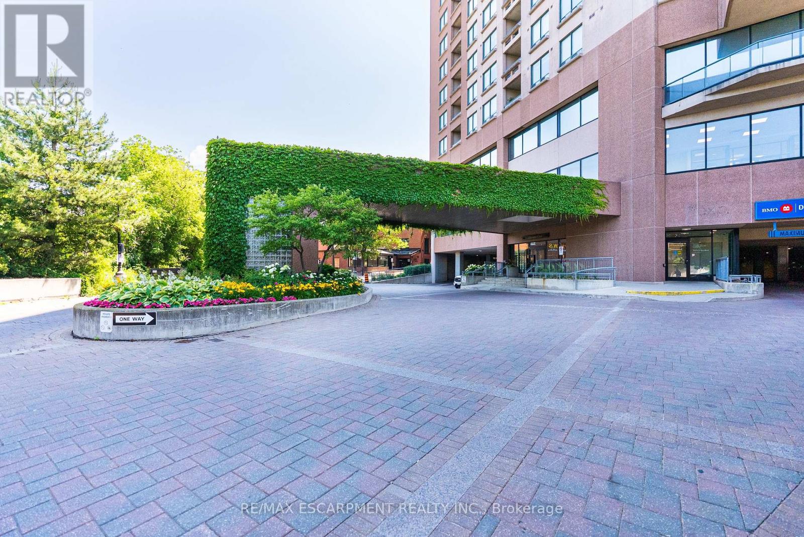 Property at 409 - 1 BELVEDERE COURT image 2
