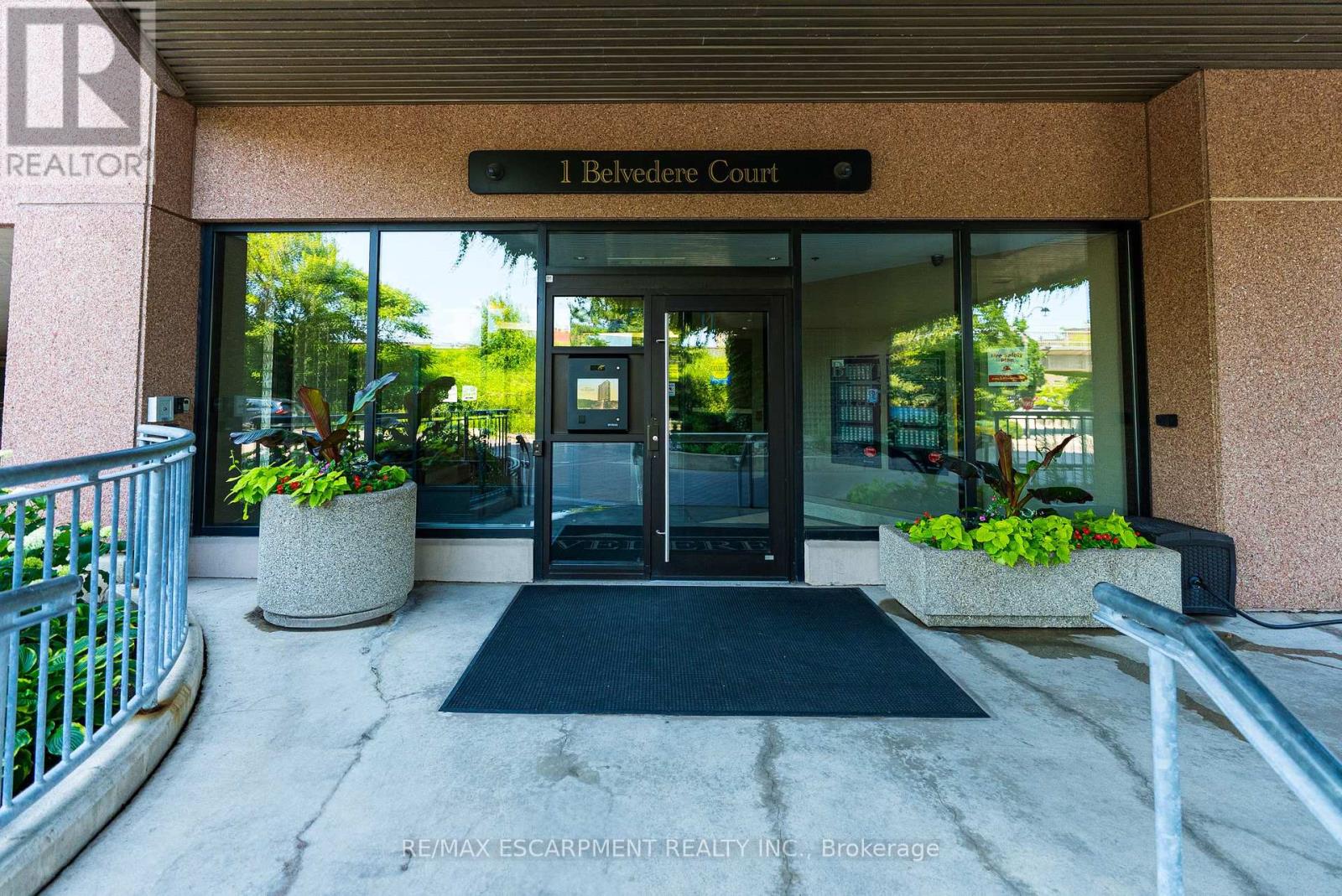 Property at 409 - 1 BELVEDERE COURT image 4