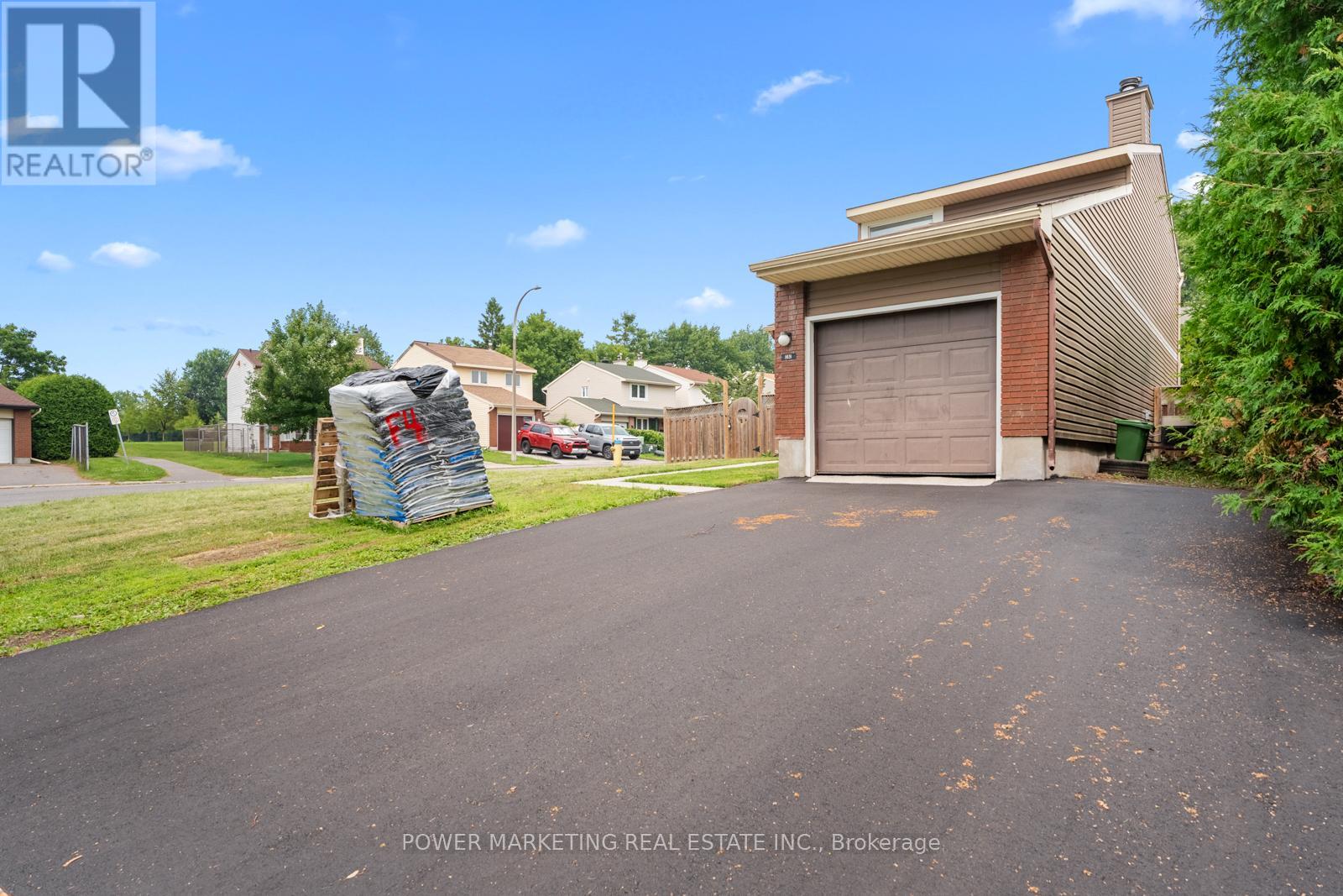Property at 1631 SAXONY CRESCENT image 2