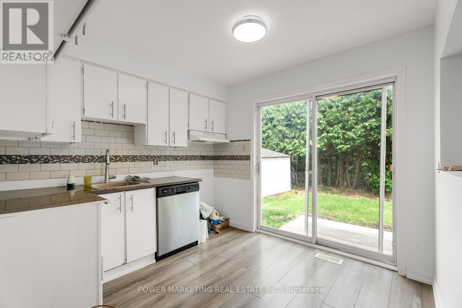 1631 Saxony Crescent, Ottawa, Ontario  K1B 5K8 - Photo 15 - X12274516
