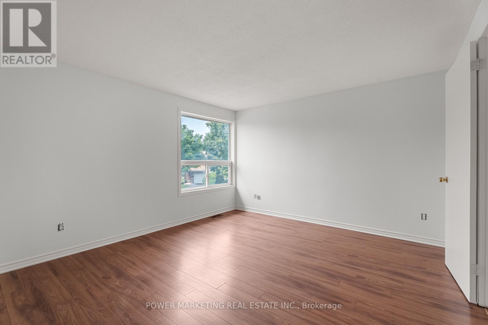 1631 Saxony Crescent, Ottawa, Ontario  K1B 5K8 - Photo 21 - X12274516