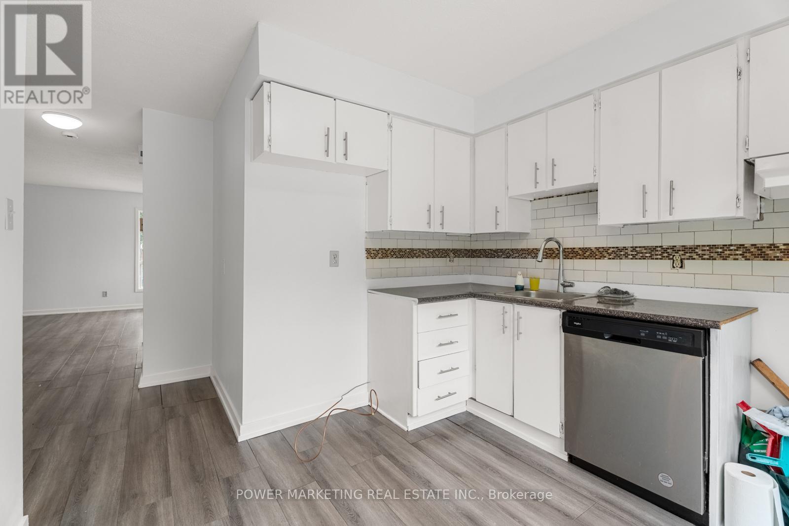 1631 Saxony Crescent, Ottawa, Ontario  K1B 5K8 - Photo 16 - X12274516