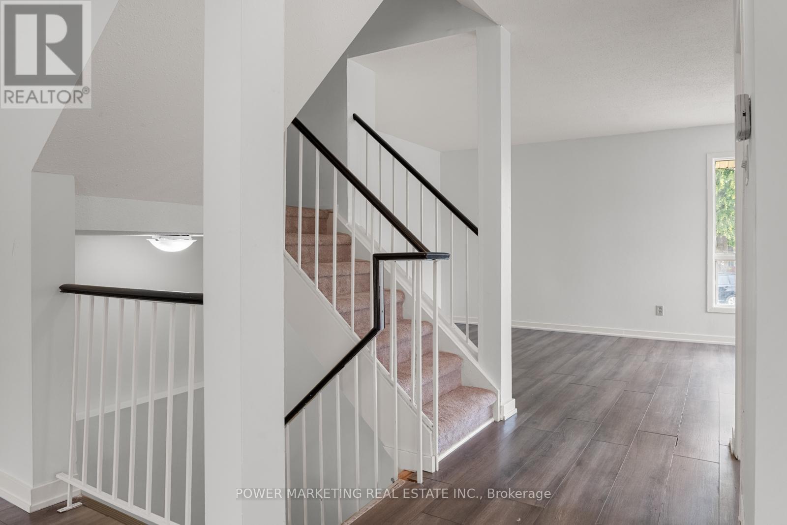 1631 Saxony Crescent, Ottawa, Ontario  K1B 5K8 - Photo 18 - X12274516