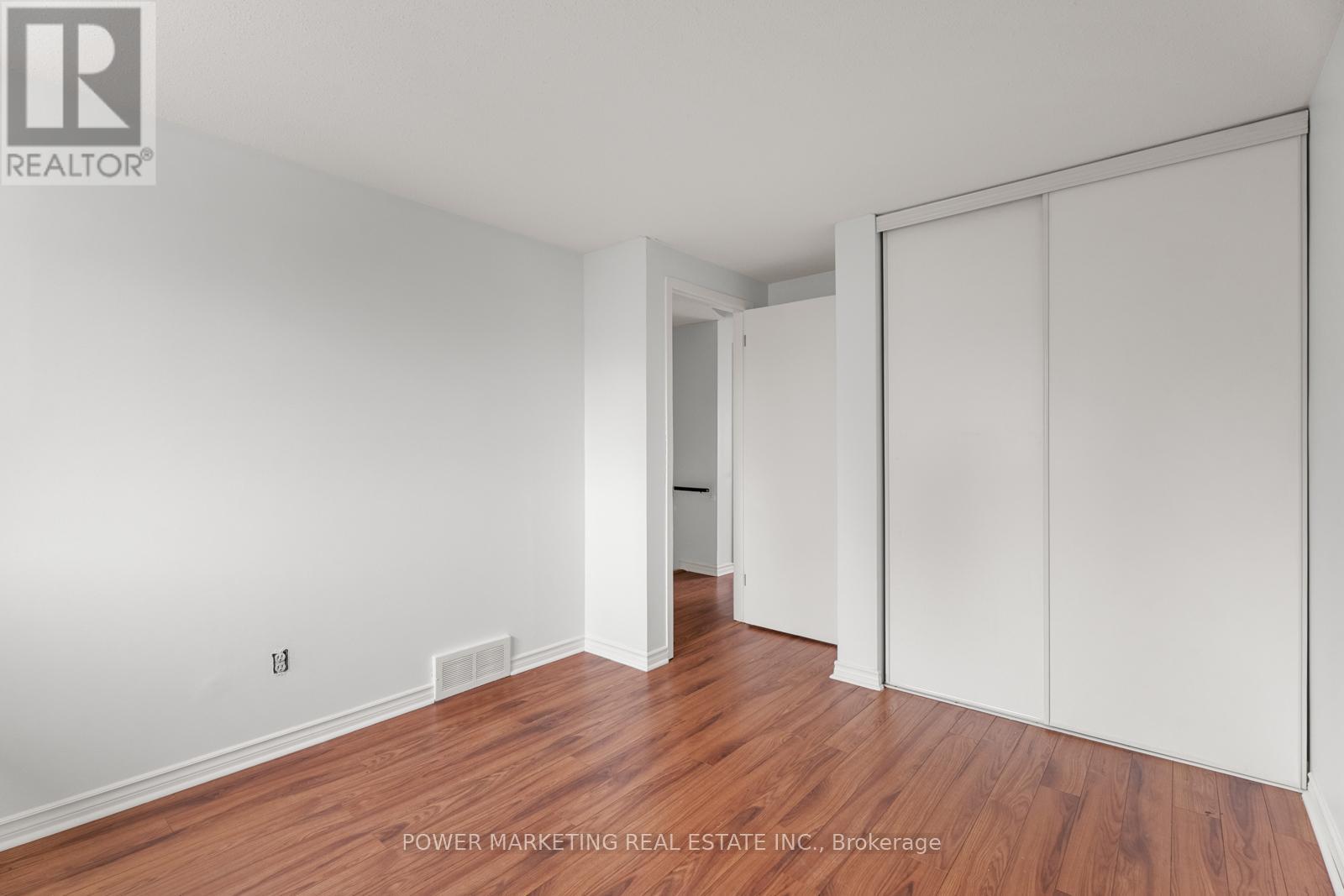 1631 Saxony Crescent, Ottawa, Ontario  K1B 5K8 - Photo 24 - X12274516