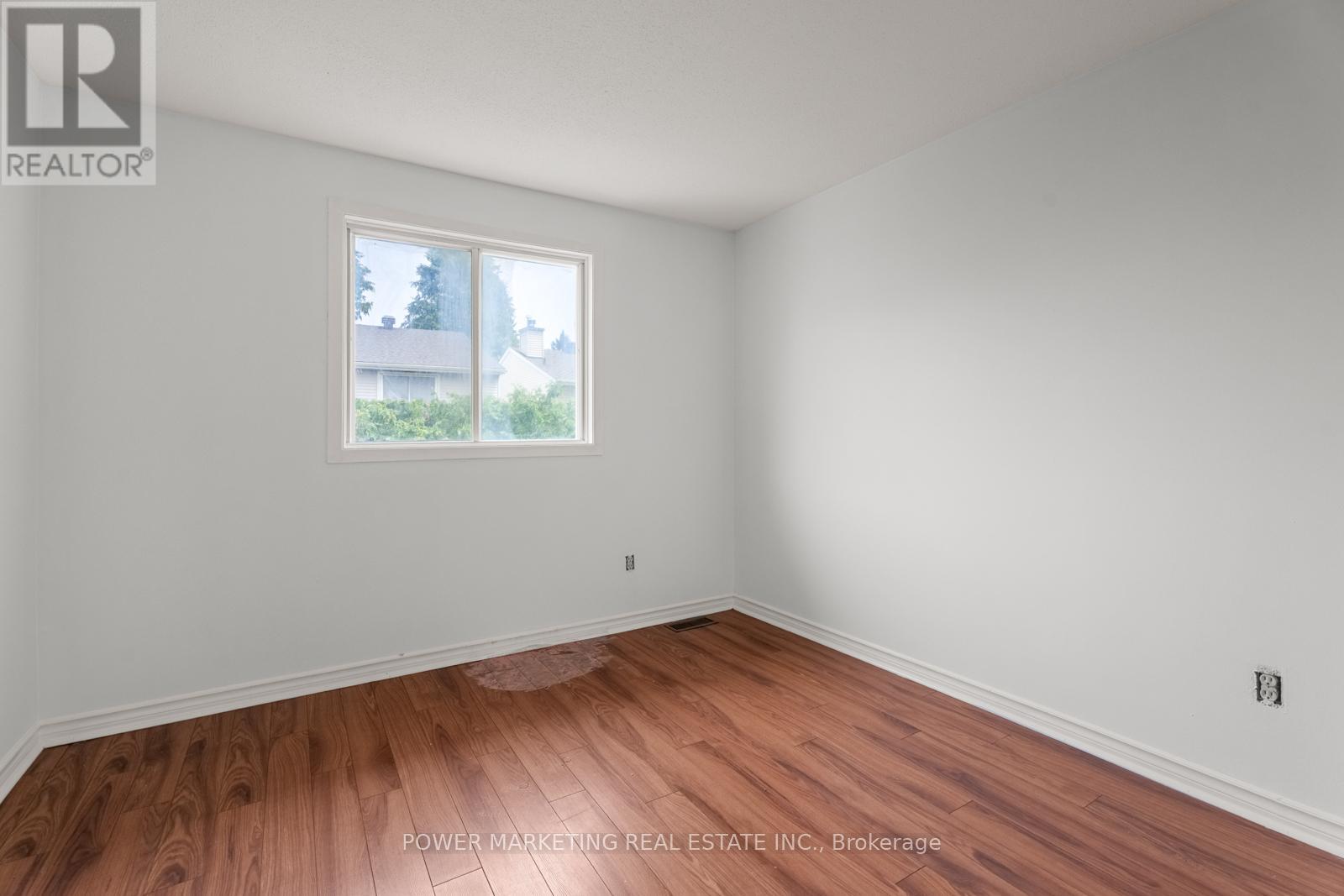 1631 Saxony Crescent, Ottawa, Ontario  K1B 5K8 - Photo 25 - X12274516