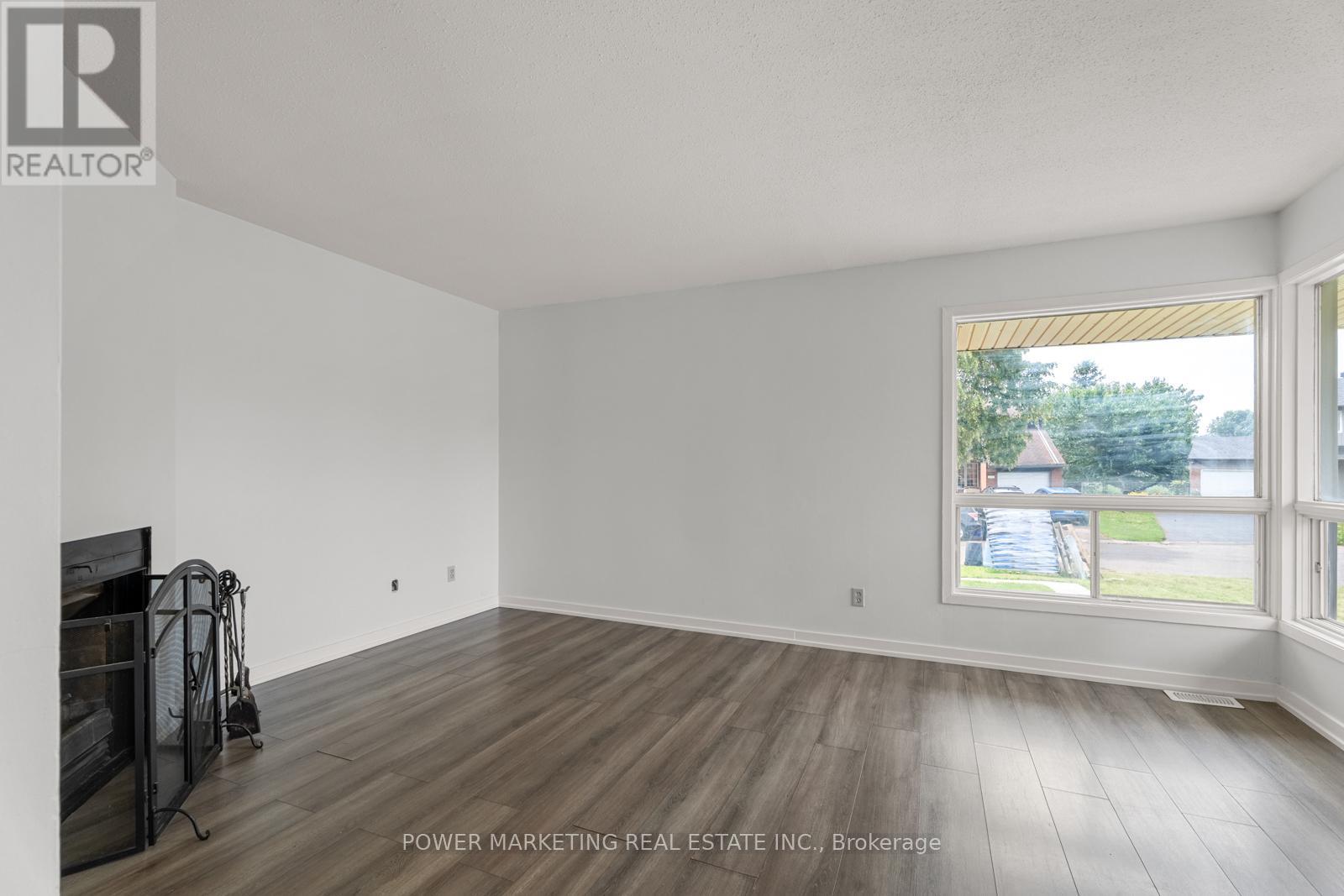 1631 Saxony Crescent, Ottawa, Ontario  K1B 5K8 - Photo 8 - X12274516
