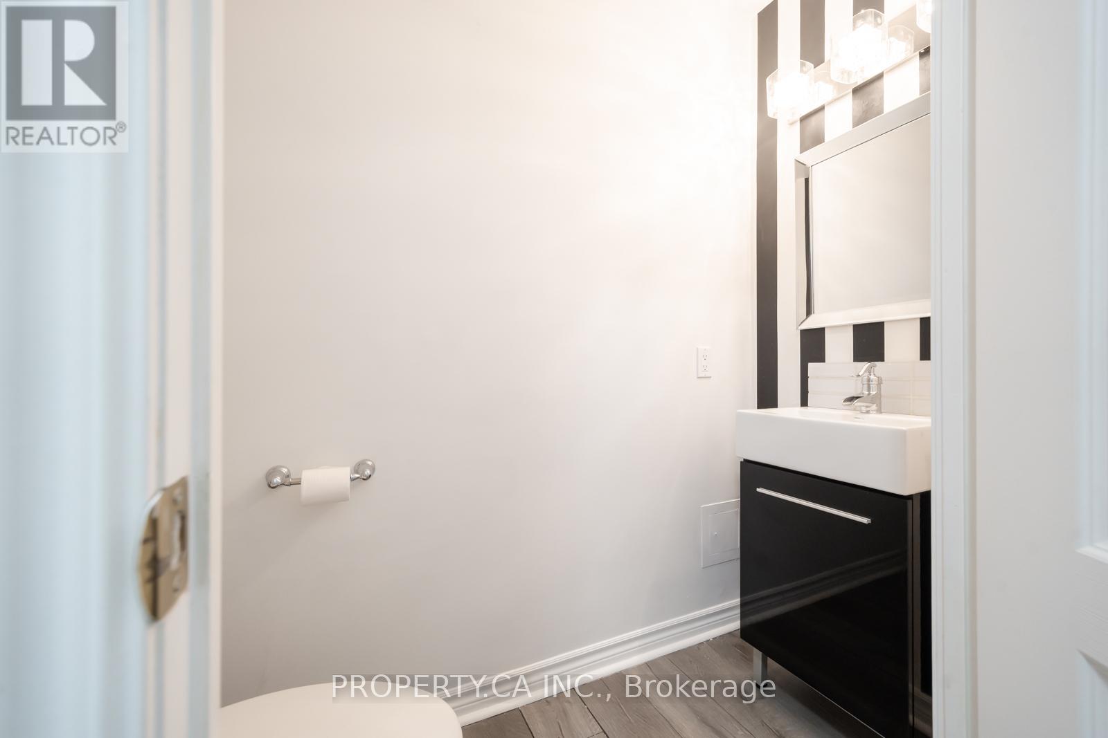 105 - 2111 Lakeshore Boulevard W, Toronto, Ontario  M8V 4B2 - Photo 12 - W12286913