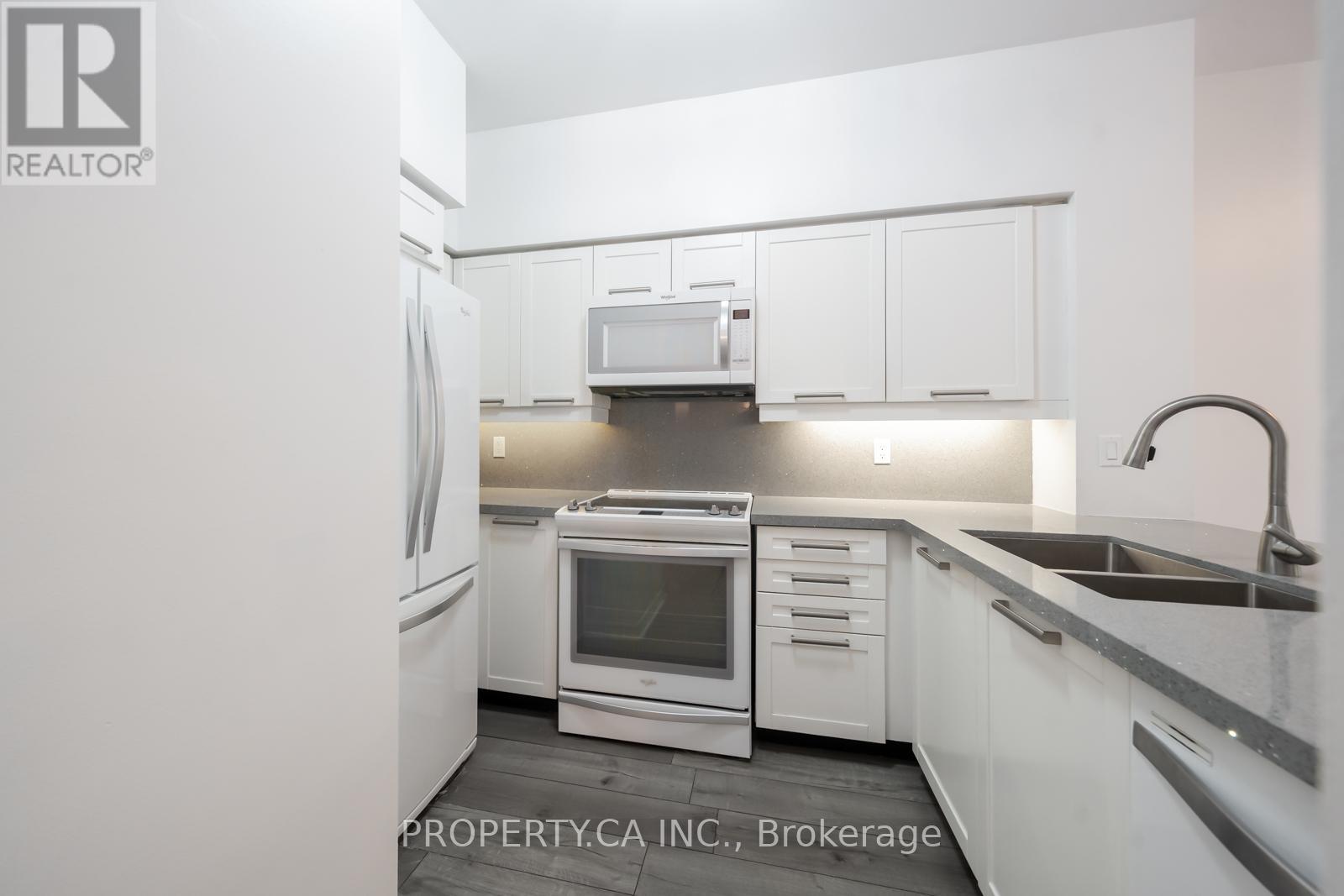 105 - 2111 Lakeshore Boulevard W, Toronto, Ontario  M8V 4B2 - Photo 8 - W12286913